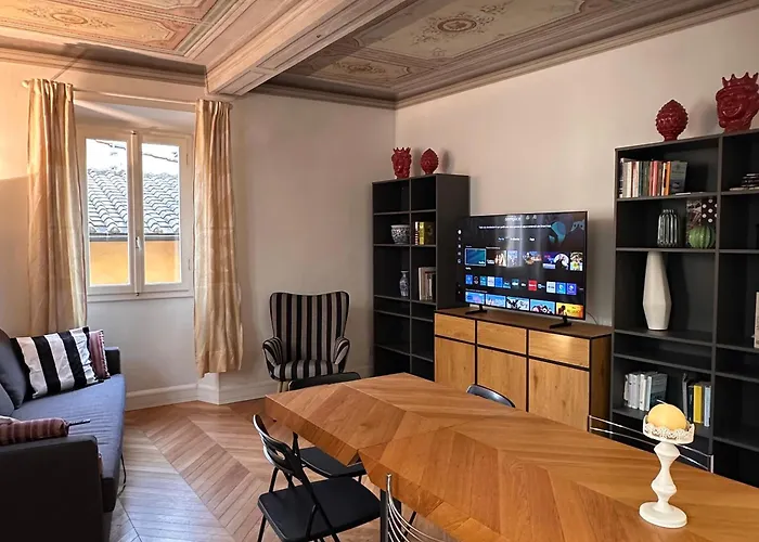 Flora Apartment